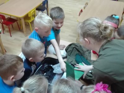Strzelcy w przedszkolu w Skrzydlnej
