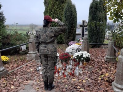 Cześć i chwała bohaterom !