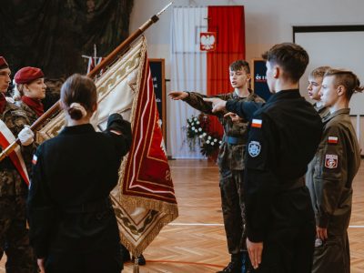 Ślubowanie uczniów klas pierwszych z udziałem Wiceministra Obrony Narodowej Wojciecha Skurkiewicza