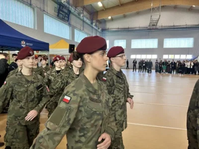 „Bezpieczna przyszłość – pewny zawodowy start!” – nasi kadeci na I Powiatowych Targach Edukacji i Pracy Służb Mundurowych